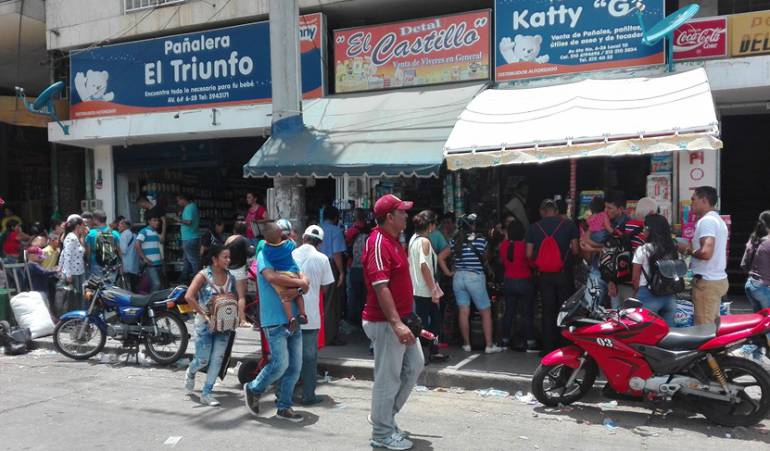 Bodegas de la avenida sexta de Cúcuta a donde acuden los venezolanos a hacer compras