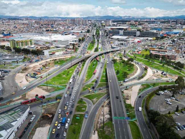 Cierres en la Ciclovía de Bogotá por implosión de puentes en la Calle 13