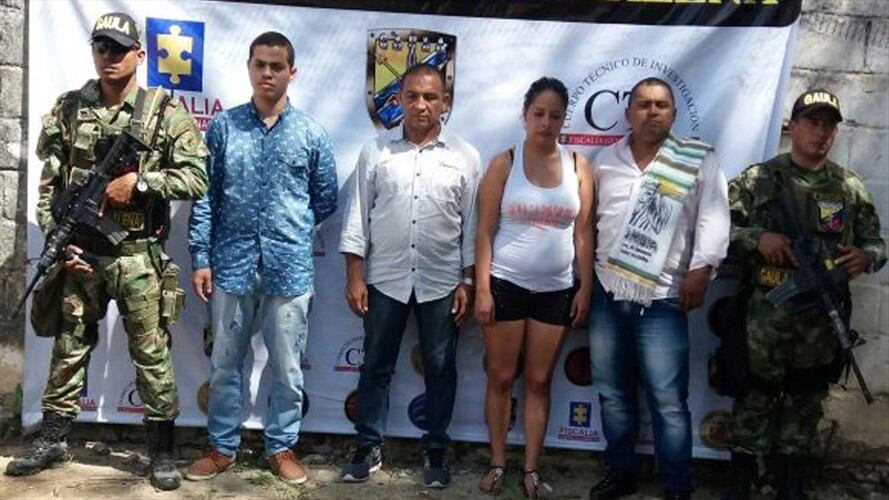 Cuatro presuntos integrantes del Clan del Golfo fueron capturados en la vía Plato–Bosconia,  después de un trabajo de inteligencia desarrollado durante cuatro meses. Foto: Segunda Brigada del Ejército