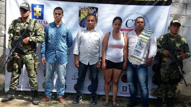 Cuatro presuntos integrantes del Clan del Golfo fueron capturados en la vía Plato–Bosconia, después de un trabajo de inteligencia desarrollado durante cuatro meses. Foto: Segunda Brigada del Ejército