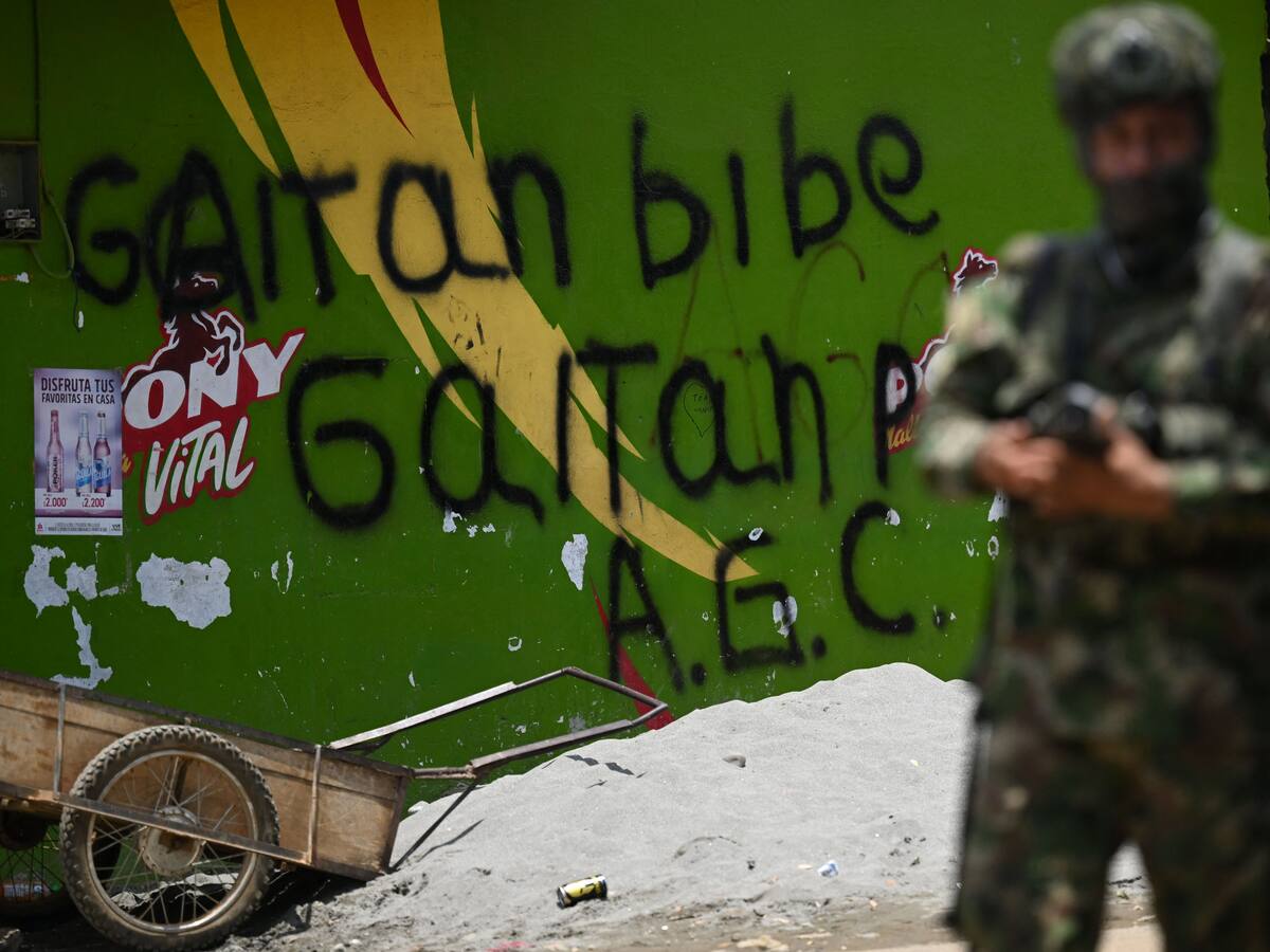 Cerca de 300 campesinos de Segovia (Antioquia) fueron desplazados por violencia de las AGC