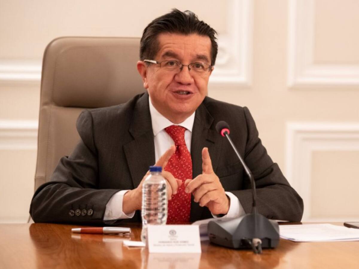 Minsalud pide a empresarios presentar plan de adquisición de vacunas