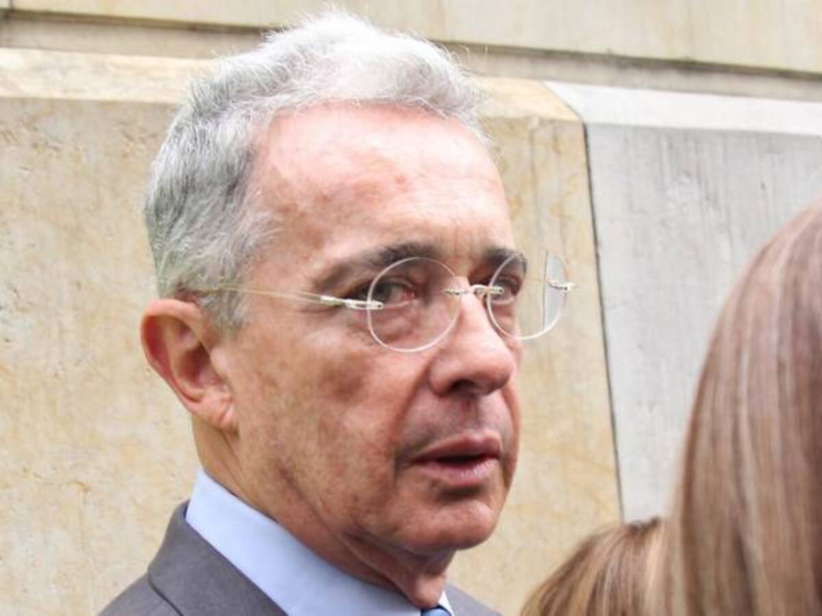 Uribe pide a la Fiscalía esclarecer asesinato de Carlos Areiza
