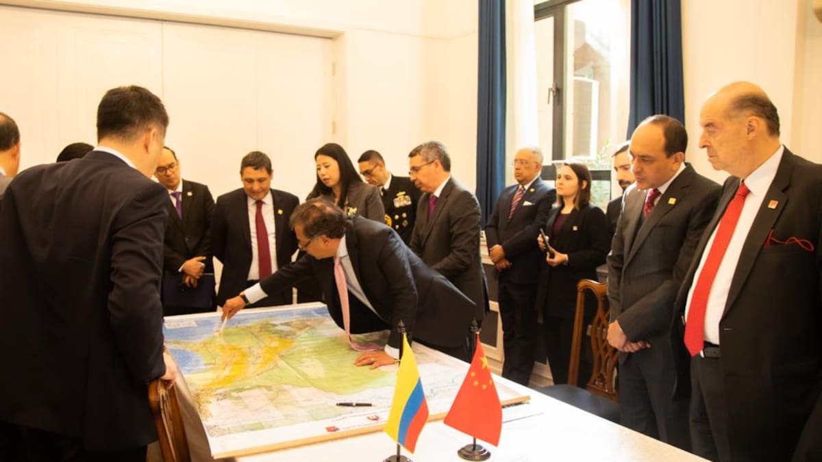 Presidente Petro propone red férrea para apoyar el Canal de Panamá