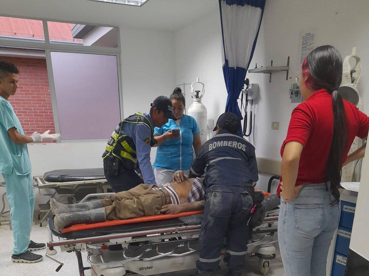 En Marmato, Caldas un hombre resultó herido en su cabeza tras resbalar por una calle