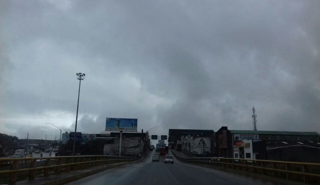Día lluvioso y de cielo nublado en Armenia