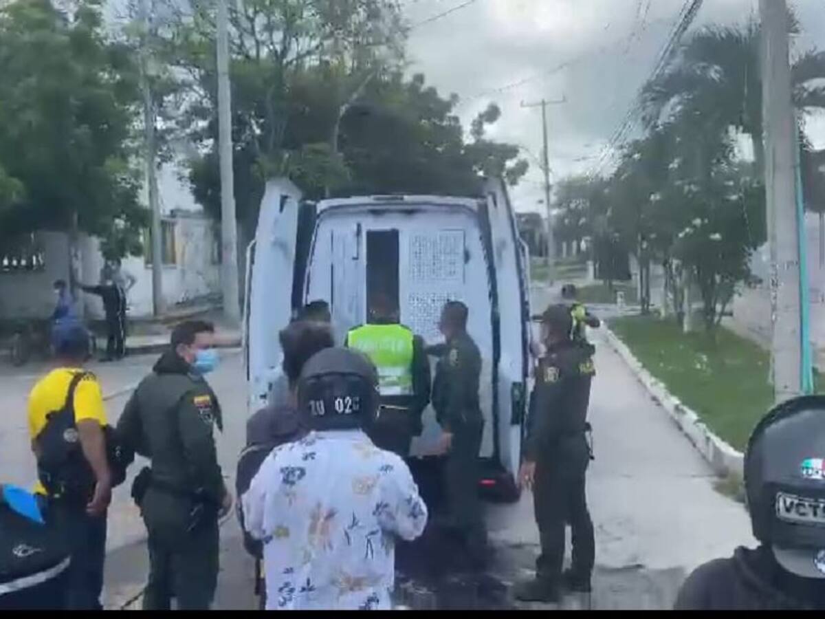 Caen dos fleteros luego de hurtar $22 millones a una persona en un banco