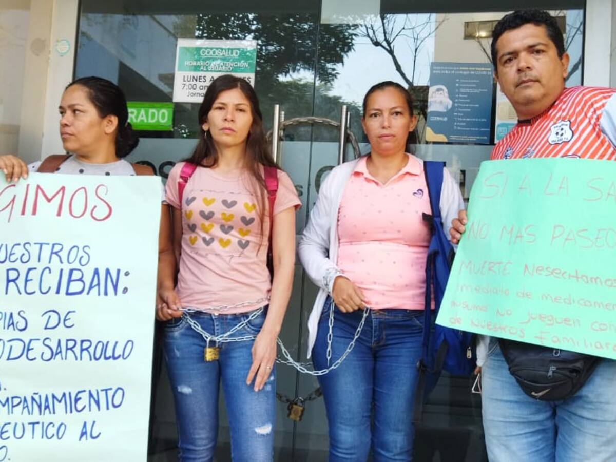 Padres de niños con discapacidad se encadenaron en Coosalud