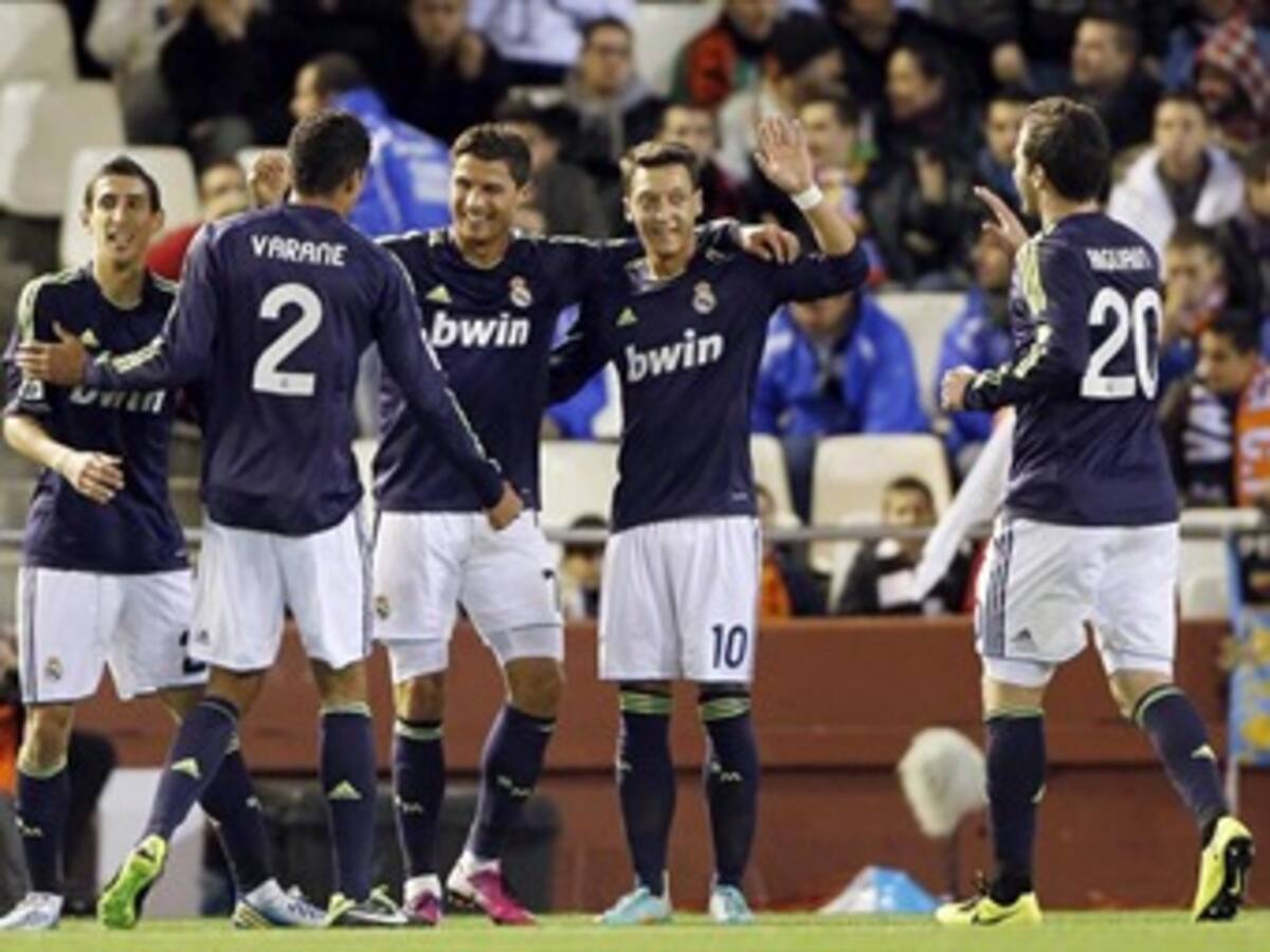 Real Madrid goleó 5-0 Valencia en su visita a Mestalla