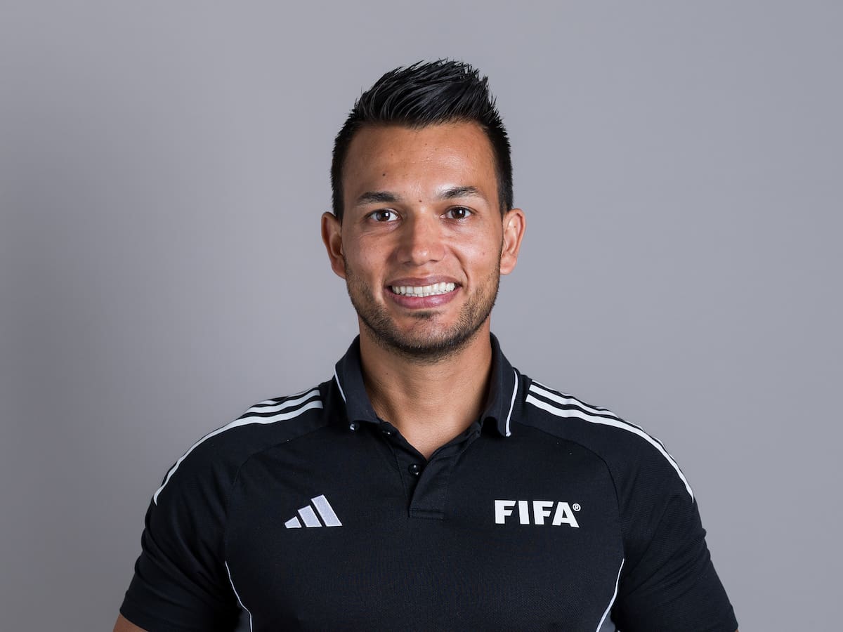Nicolás Gallo, el árbitro colombiano que estará en la final del Mundial España vs. Argentina