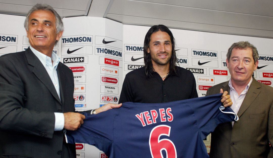 Mario Yepes presentado como refuerzo del PSG en 2004