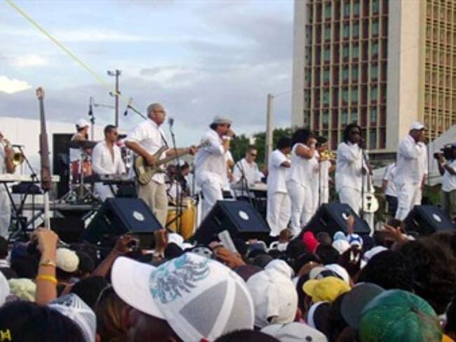 Juan Formell y Los Van Van de Cuba estarán animando el sabado a los salseros de Bogotá