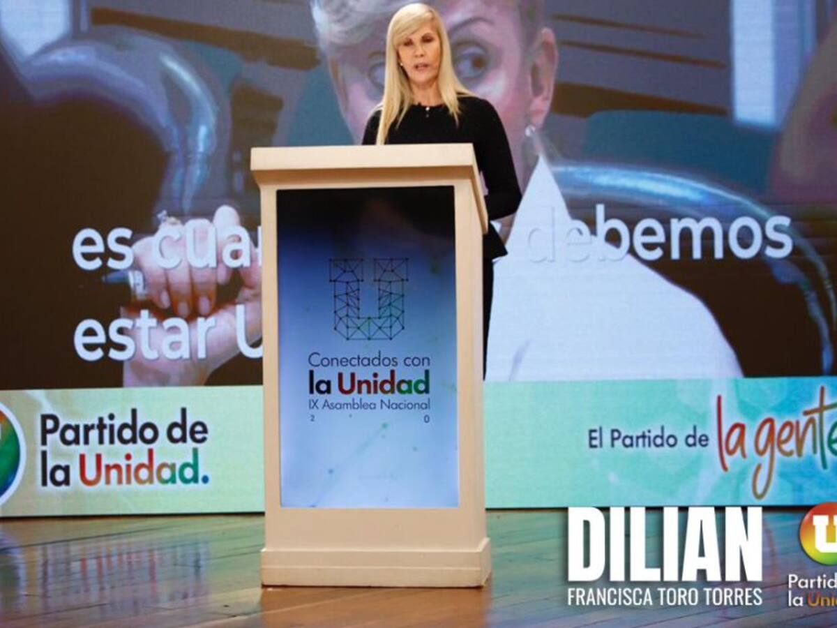Presidenta de la U, Dilian Francisca Toro, tiene COVID-19 otra vez