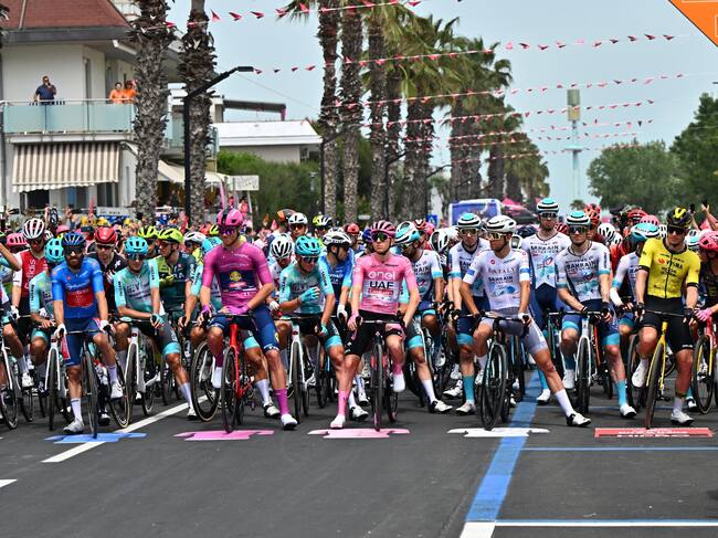 Corredores del Giro de Italia 2024. EFE/EPA/LUCA ZENNARO