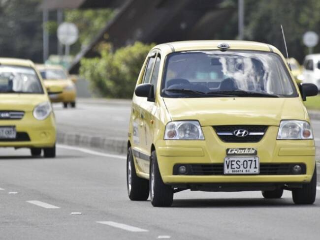 Taxis con tableta quedarían sin Pico y Placa en Bogotá
