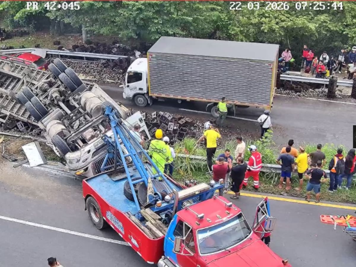 Volcamiento de tractocamión en el túnel de Sumapaz provoca cierre de la vía Bogotá–Girardot