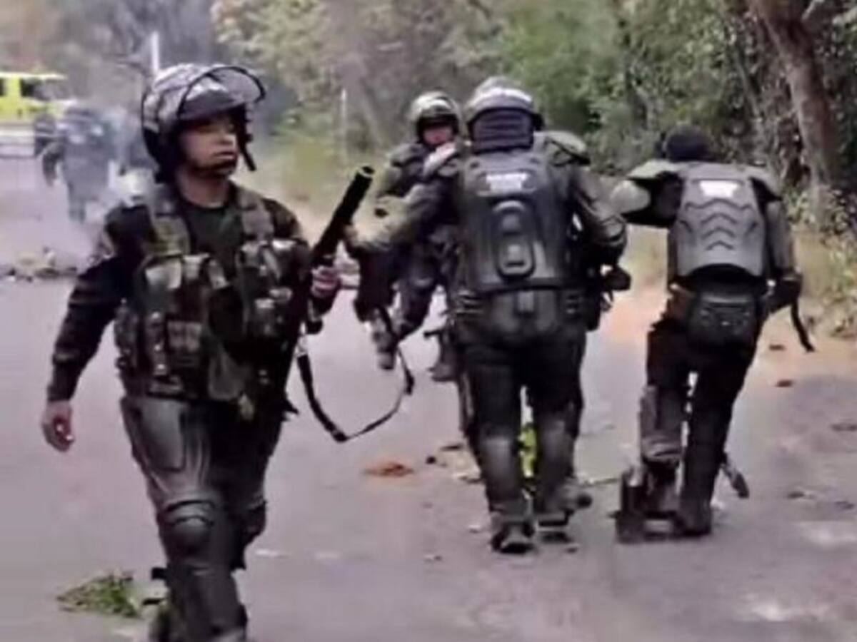 12 policías heridos durante disturbios en Neiva
