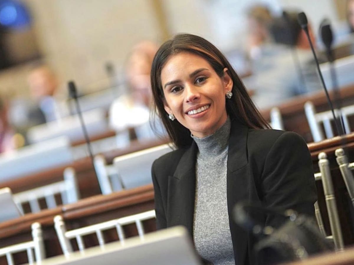 Congresista Ángela María Vergara denunció detención de su hijo en EE. UU.