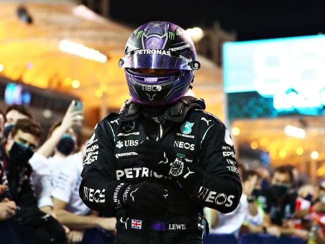 Lewis Hamilton festeja su primera victoria en la primera carrera de la temporada de la Fórmula 1.