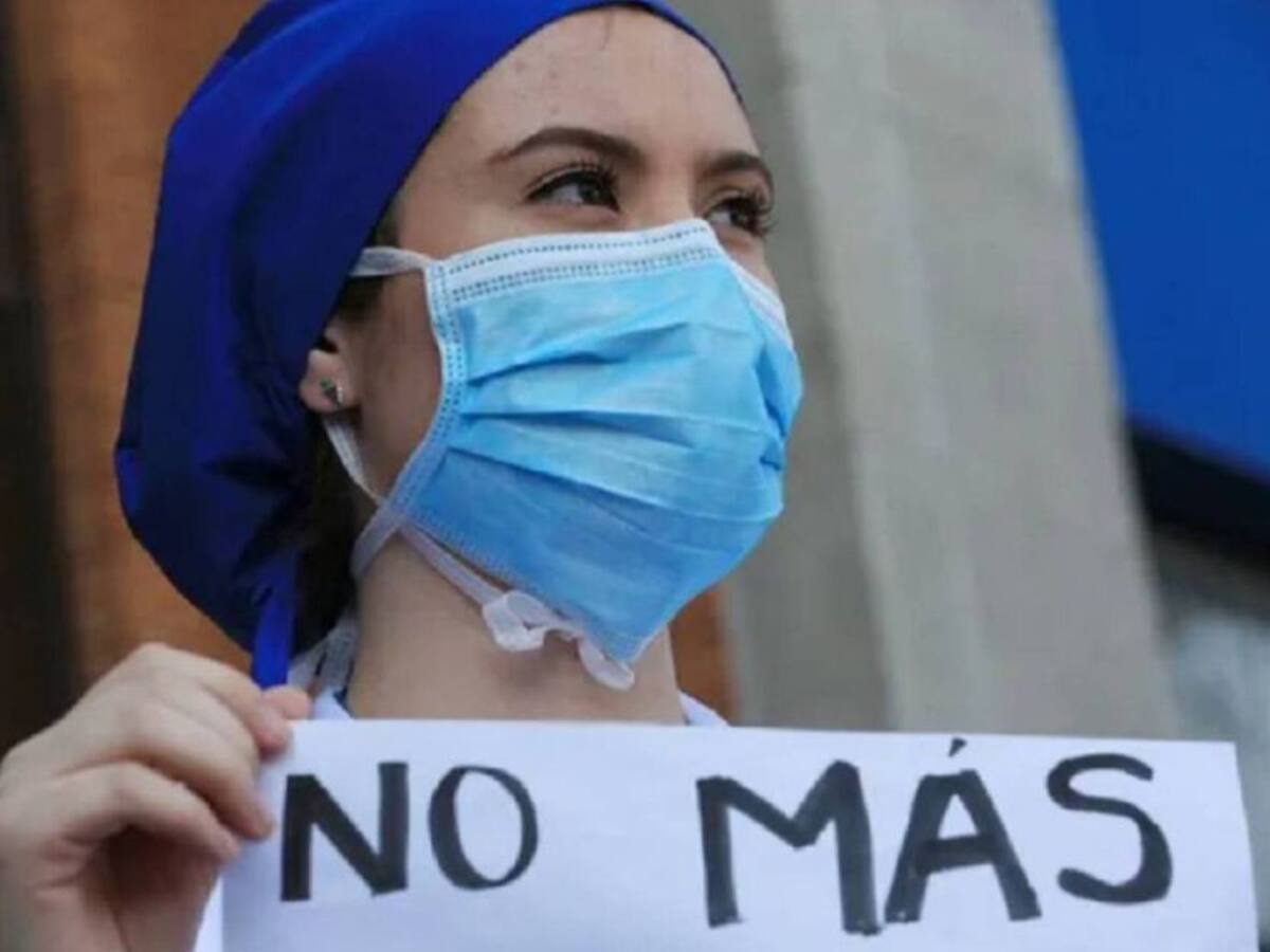 Mujer agrede personal médico y de seguridad del Hospital de Kennedy