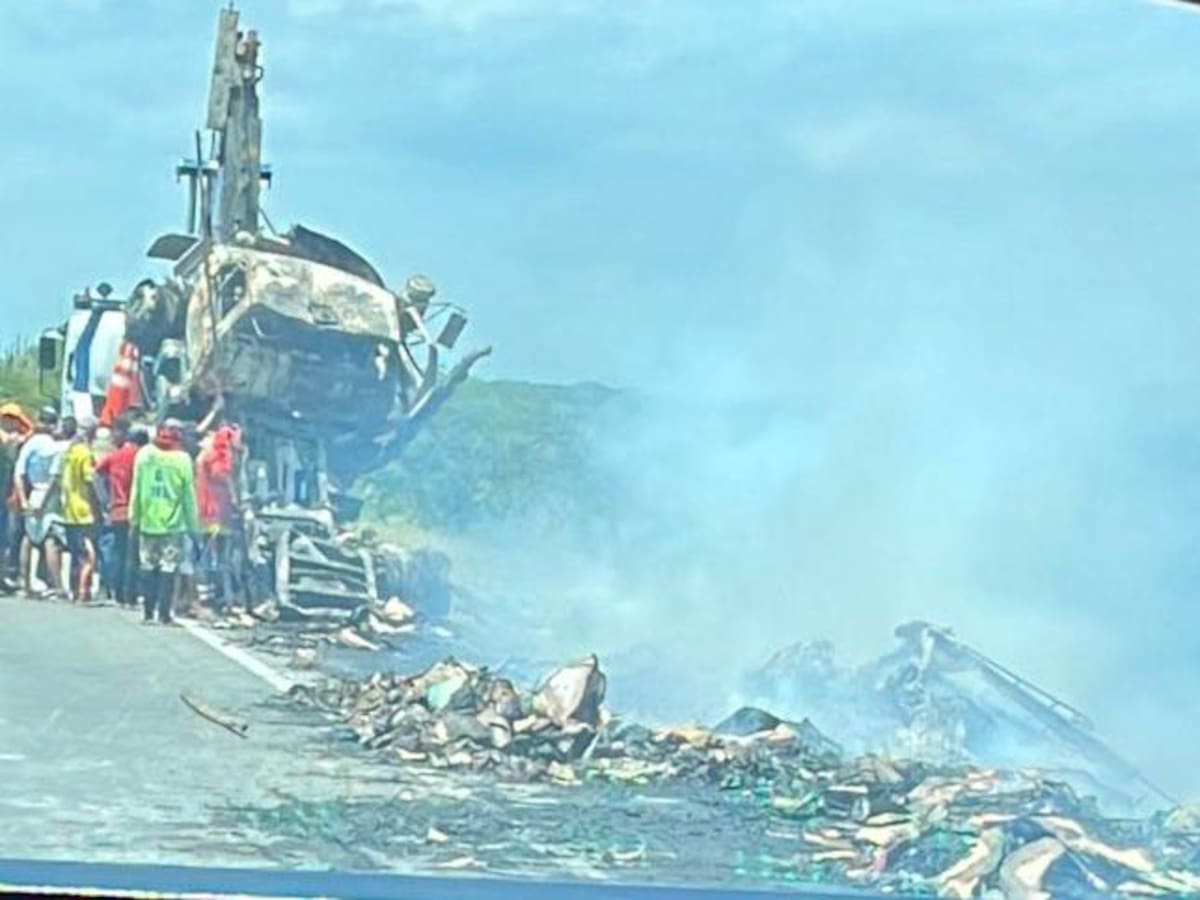 ¡Tremendo susto! se incendió una mula en la vía Ciénaga - Barranquilla