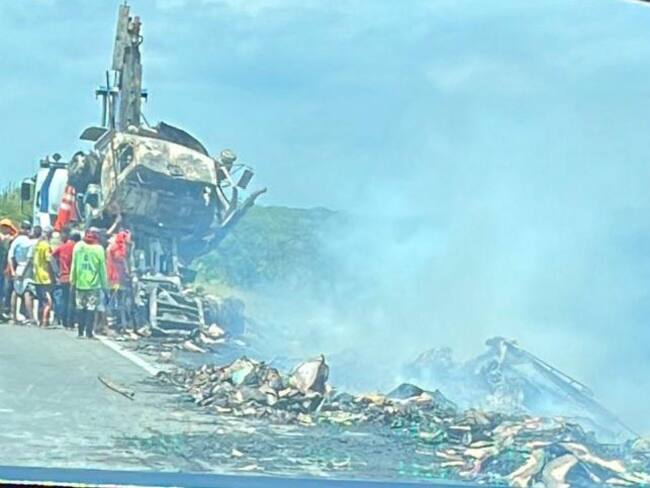 ¡Tremendo susto! se incendió una mula en la vía Ciénaga - Barranquilla