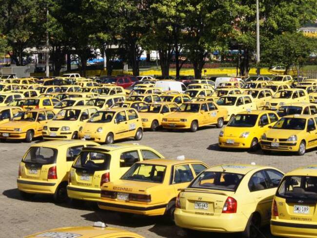 85% de taxistas en Bogotá tramitan eliminación de taxímetros: Alcaldía