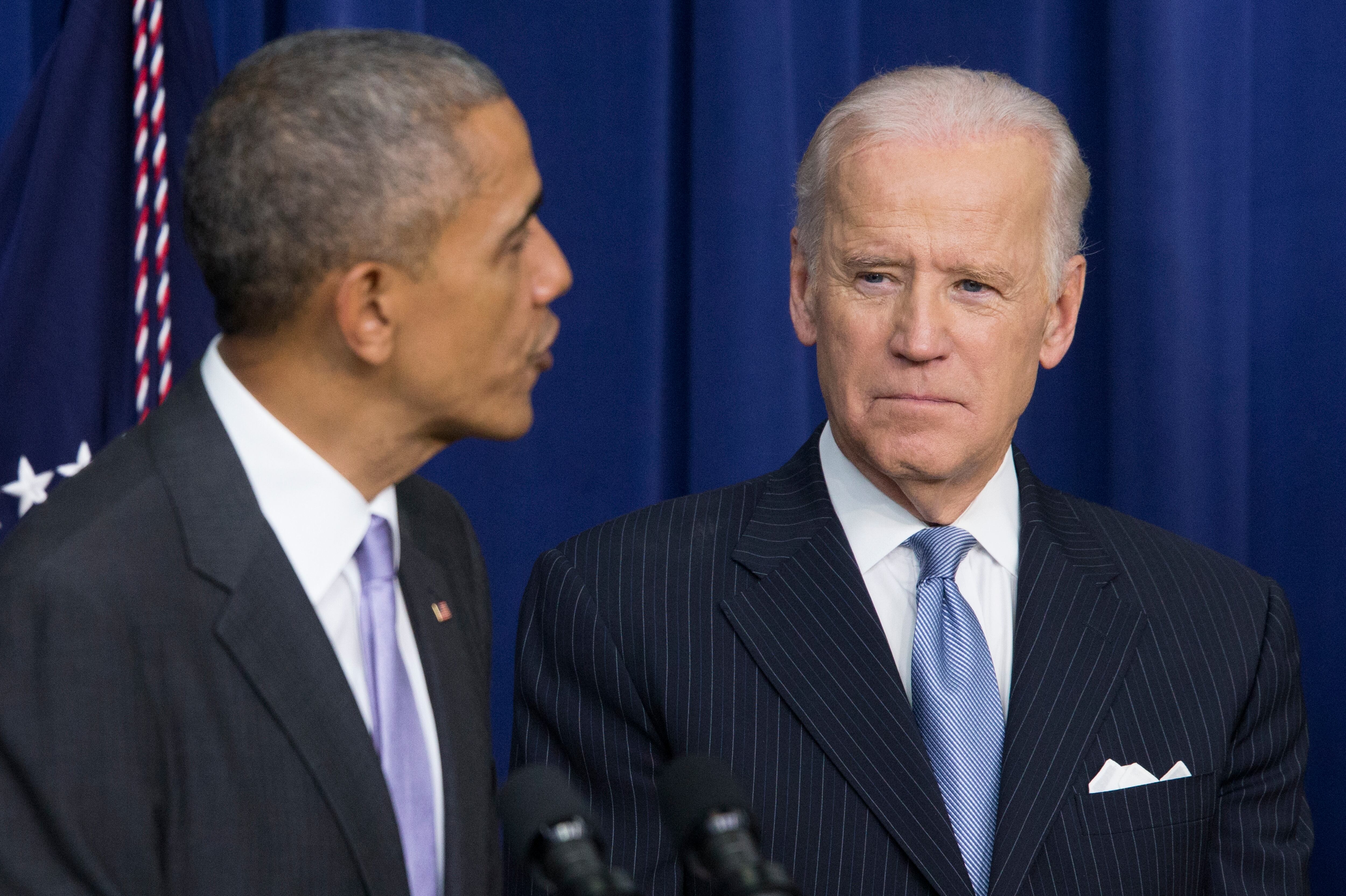 Washington (United States), 18/05/2025.- (FILE) - US President Barack Obama (L) delivers remarks beside US Vice President Joe Biden (R) at the signing ceremony for the 21st Century Cures Act, in the Eisenhower Executive Office Building in Washington, DC, USA, 13 December 2016 (re-issued 18 May 2025). Former US president Biden was diagnosed with prostate cancer with metastasis to the bone, according to a statement from his personal office released on 18 May 2025. EFE/EPA/MICHAEL REYNOLDS *** Local Caption *** 53162845