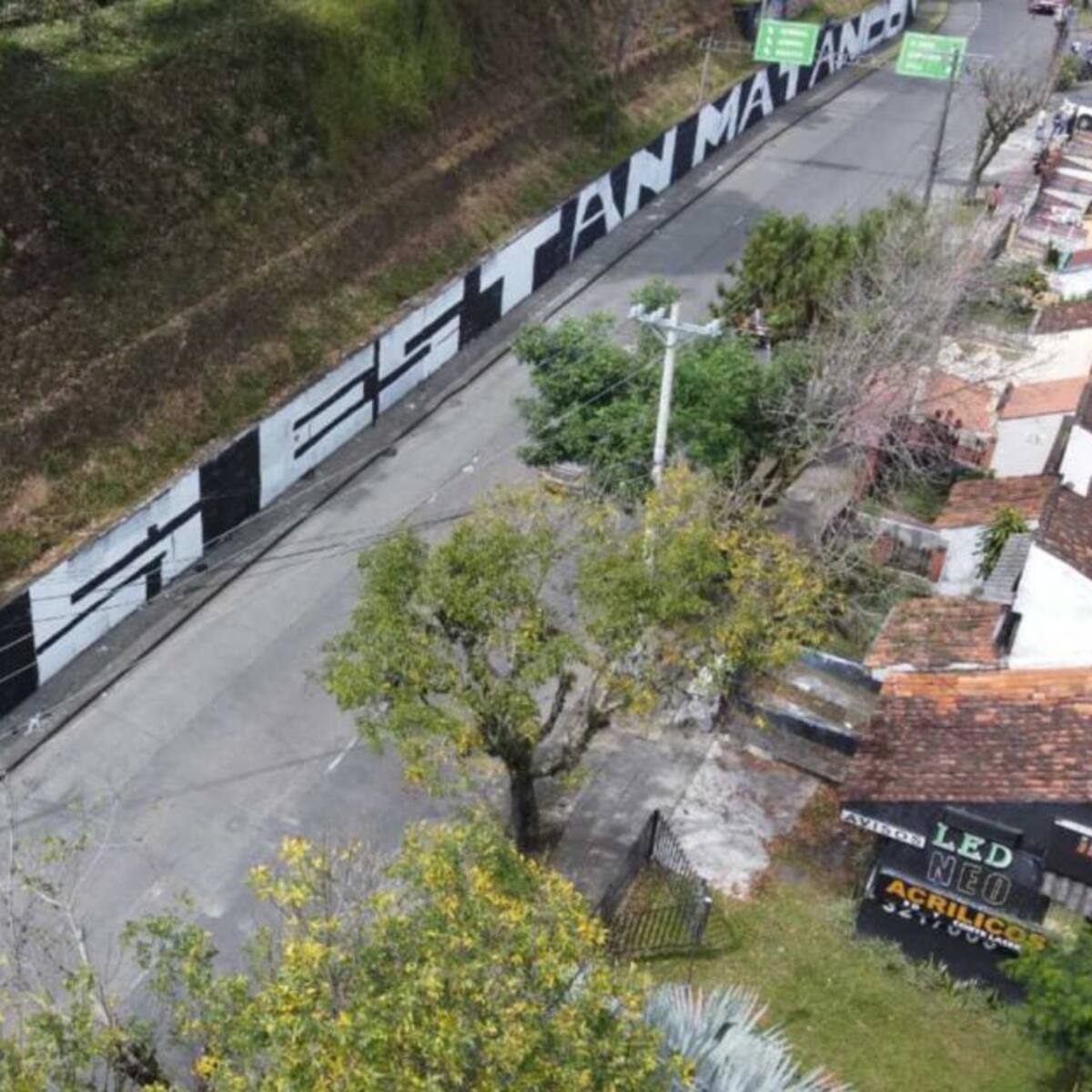 Controversia entre jóvenes y Alcaldía Pereira por mural 'Nos están matando'