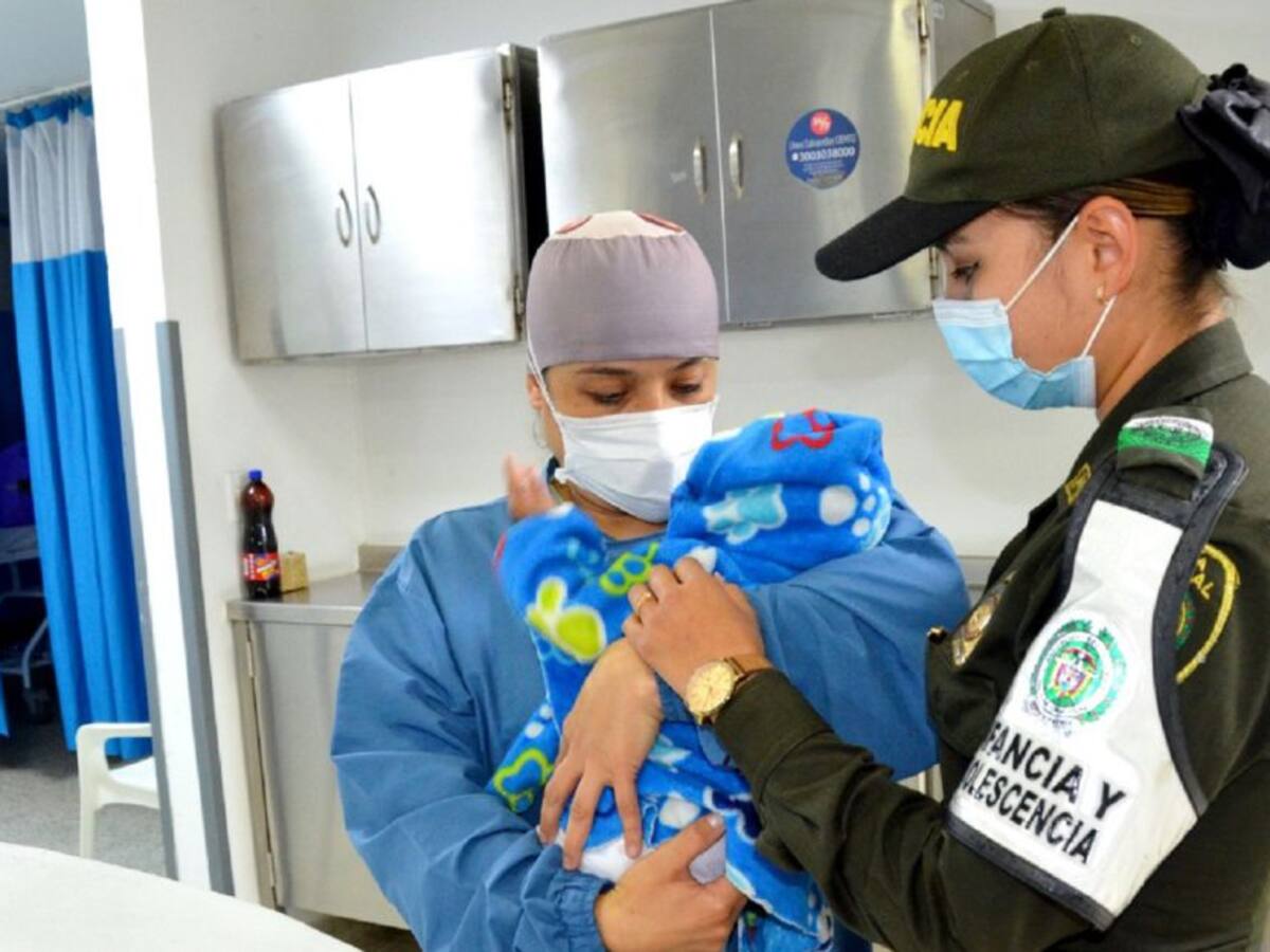 La policía rescató un bebé que había sido abandonado en El Santuario