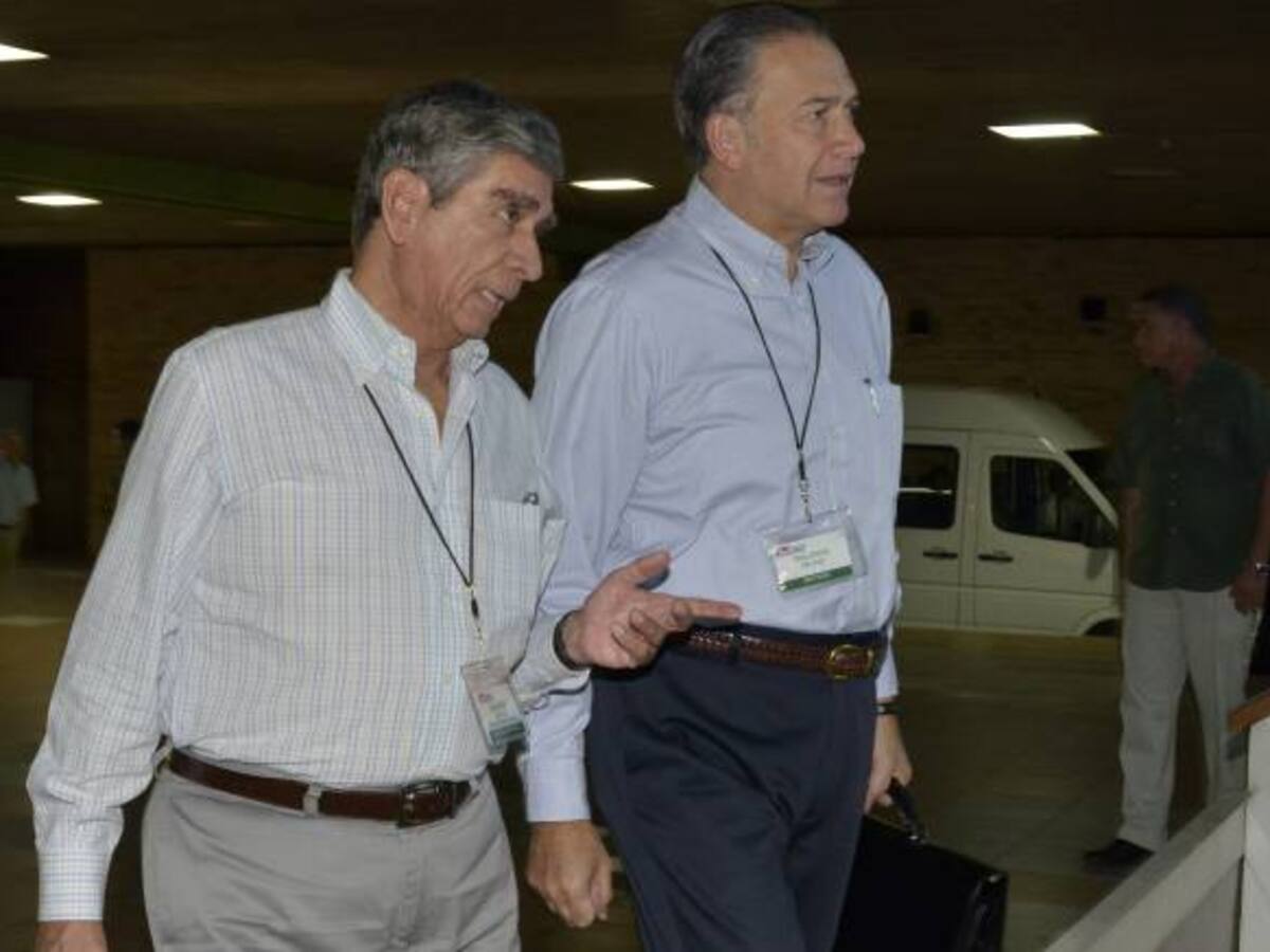 Naranjo y Mora encargados de convencer a los conservadores de apoyar el Sí a la paz