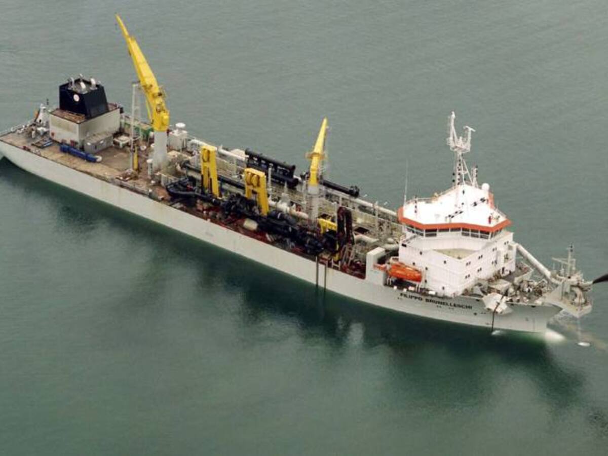 Al menos 15 días tardará en llegar la draga al canal de acceso