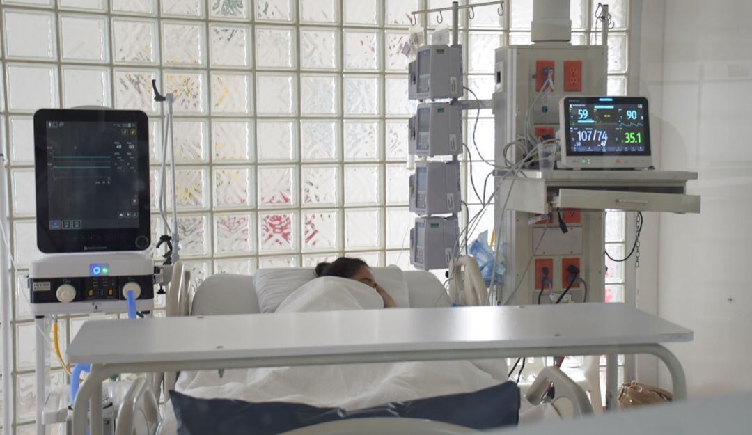 No se vacunó por miedo a las agujas y ahora lucha contra el COVID en una UCI