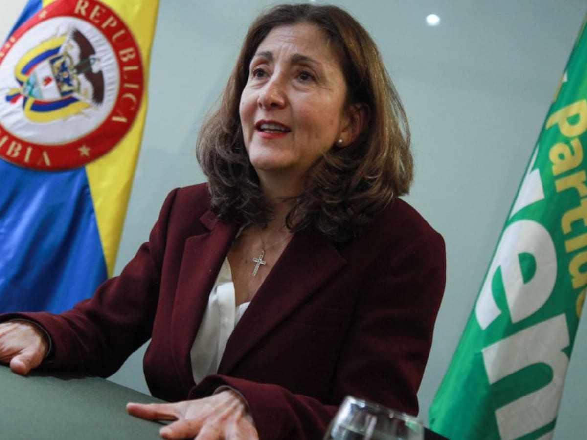 Es absurdo: Betancourt se refiere a versión de Córdoba sobre Carlos Castaño