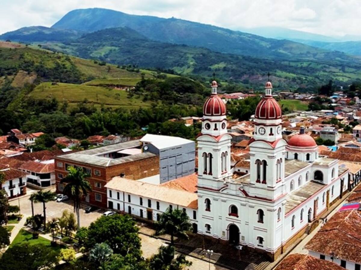 En Charalá se entregaron más de 15.200 elementos para reparar daños de viviendas afectadas