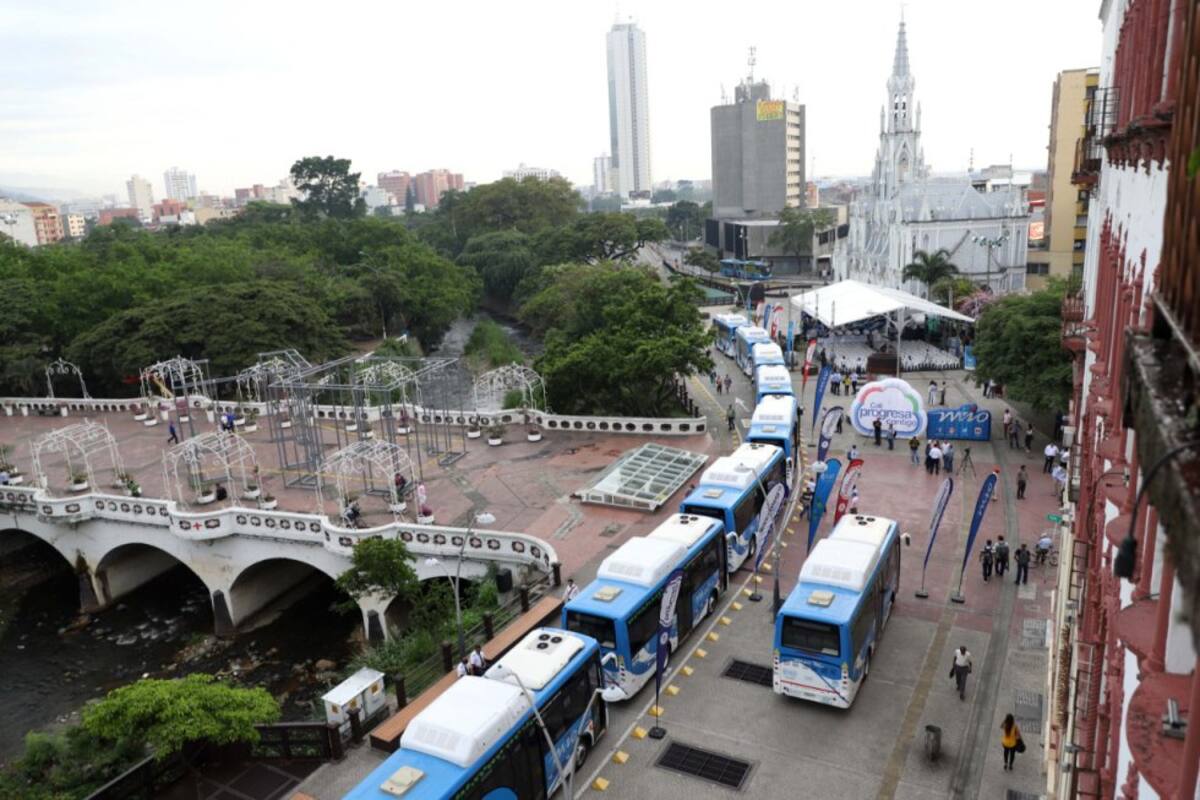 Son 21 buses que funcionan a gas los que apoyan desde ya el servicio del MIO, además son amigables con el medio ambiente