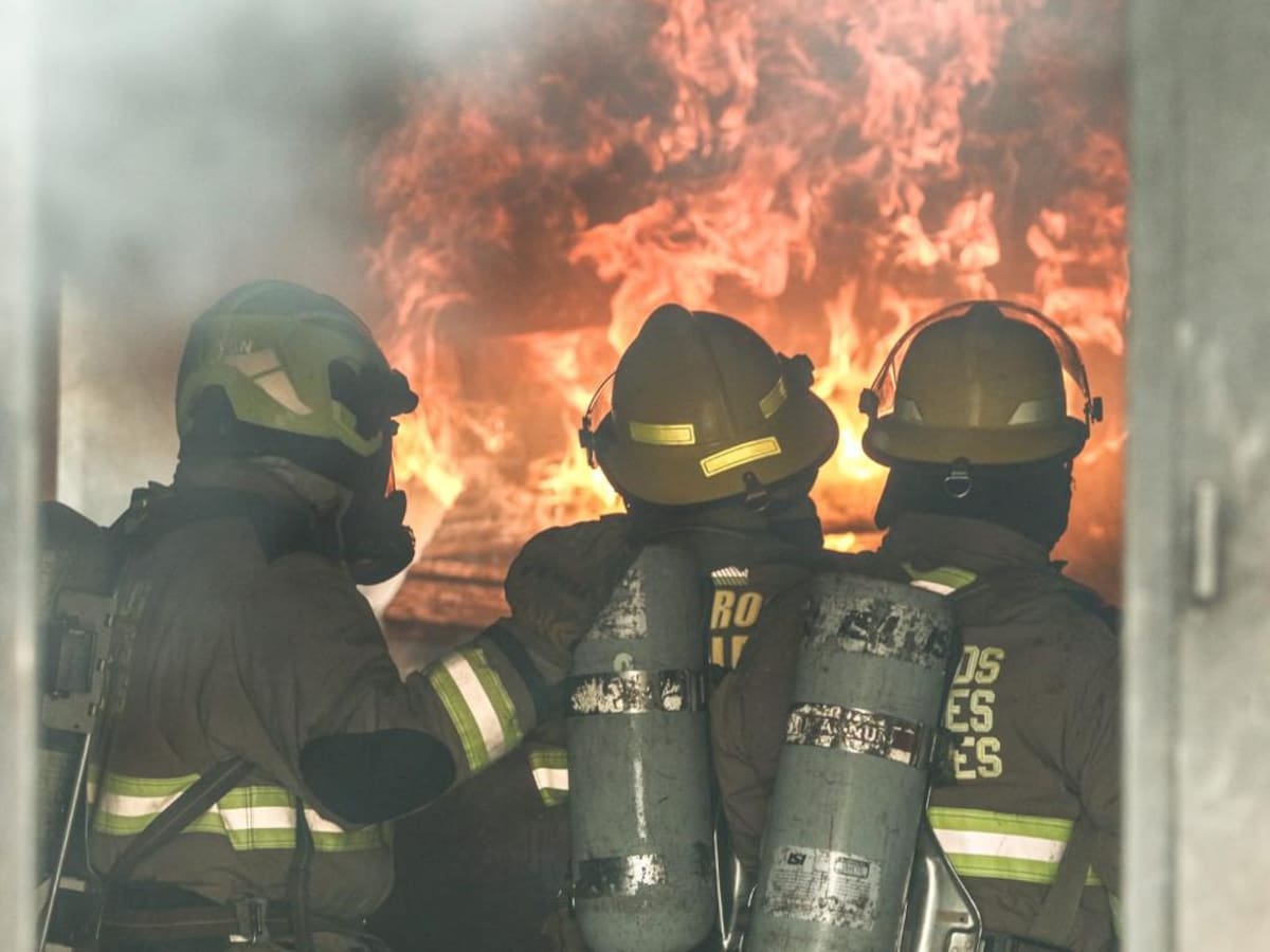 Bomberos de Bucaramanga reciben dotación para atender incendios durante el fenómeno de El Niño