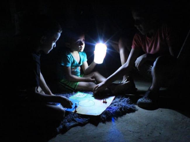 Organización Tierra Grata lleva energía solar a familias en Bolívar