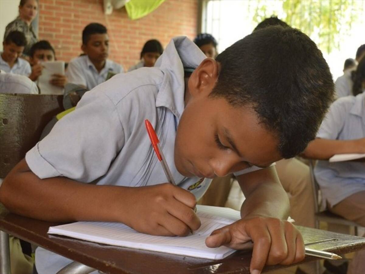 Formarán estudiantes de Bucaramanga bajo los valores del programa de gobierno
