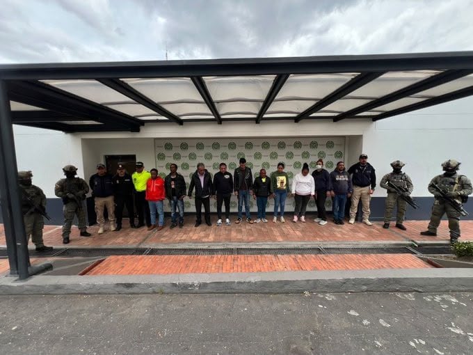 Captura de 15 personas señaladas de integrar una organización criminal transnacional. Foto: Policía.