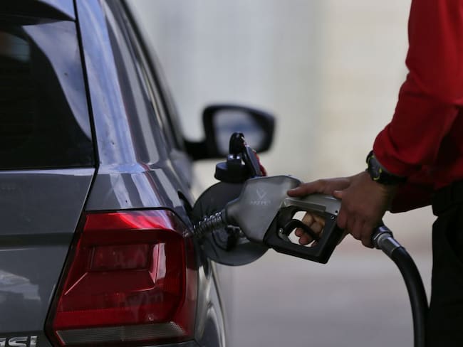 Gasolina baja 30 pesos en el mes de noviembre