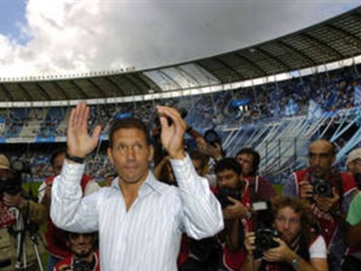 Diego Simeone renuncia a Racing de Argentina