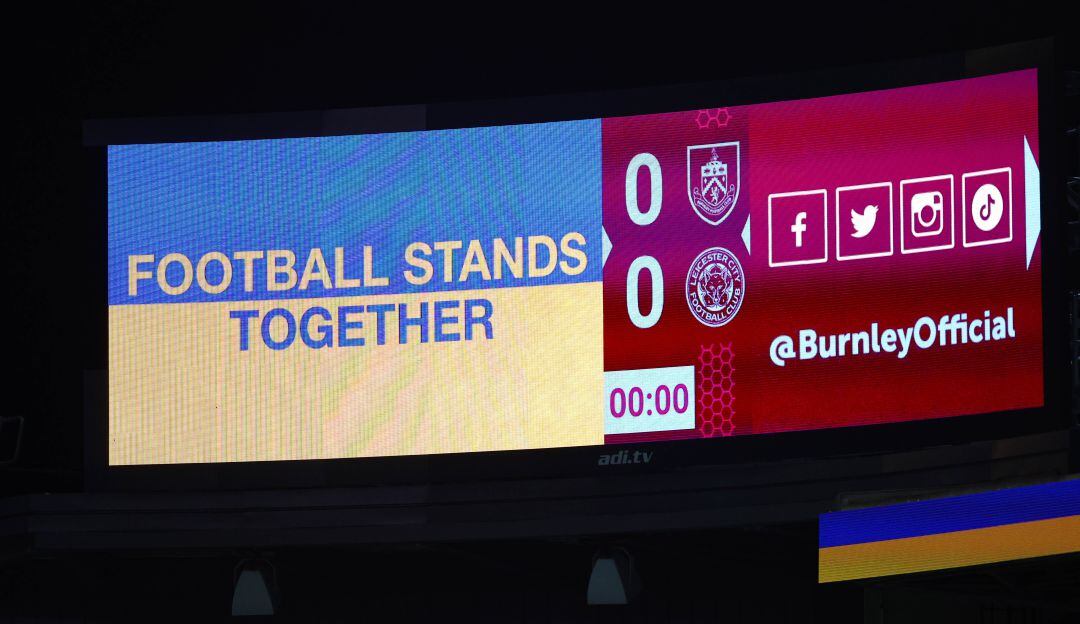 Apoyo a Ucrania previo al partido entre Burnley y Leicester