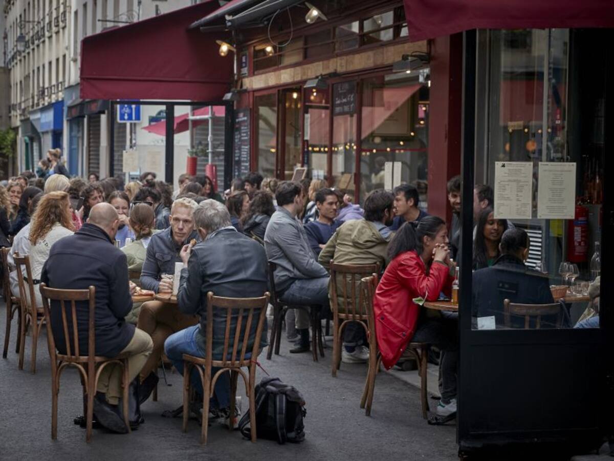 Francia no permitirá ingreso de turistas con vacunas de China y Rusia