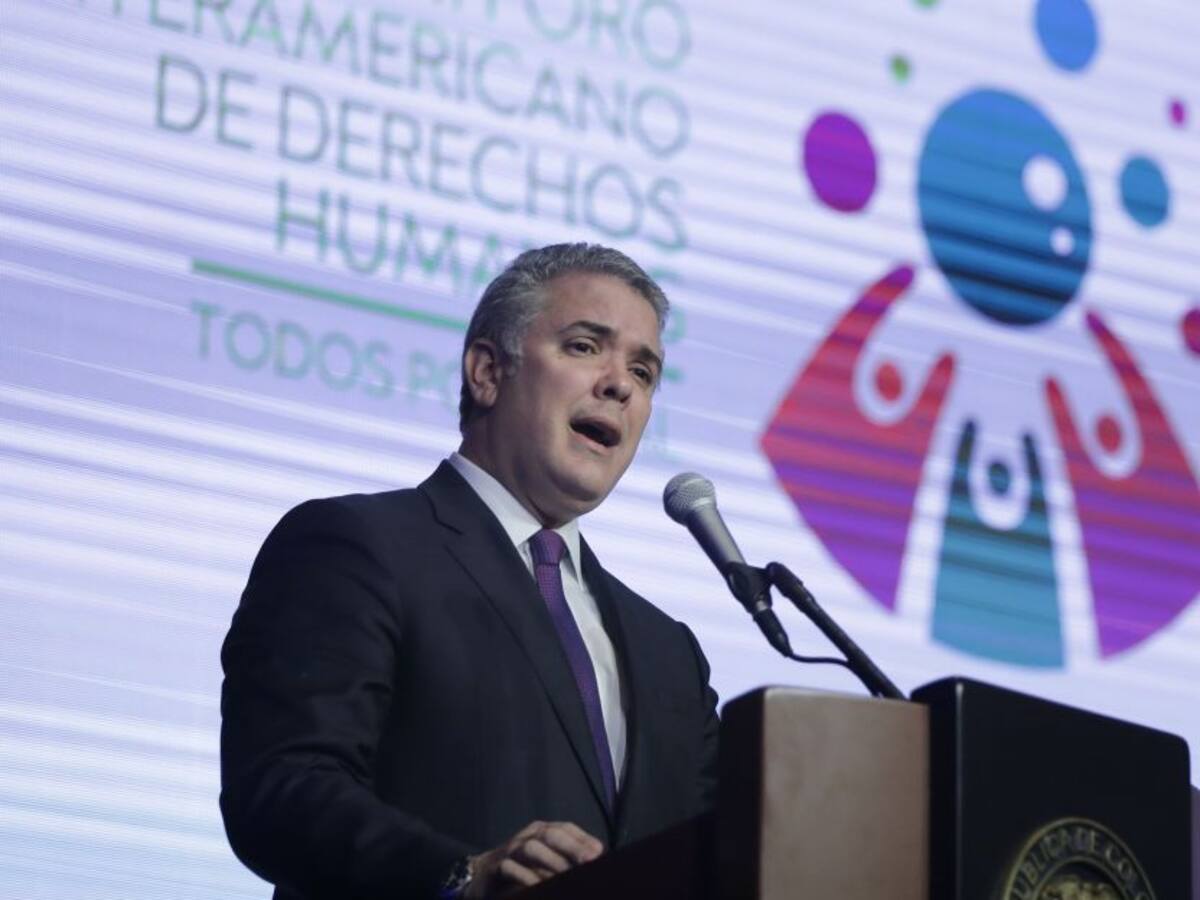 Duque inyecta $500.000 millones para dar liquidez al sistema de salud