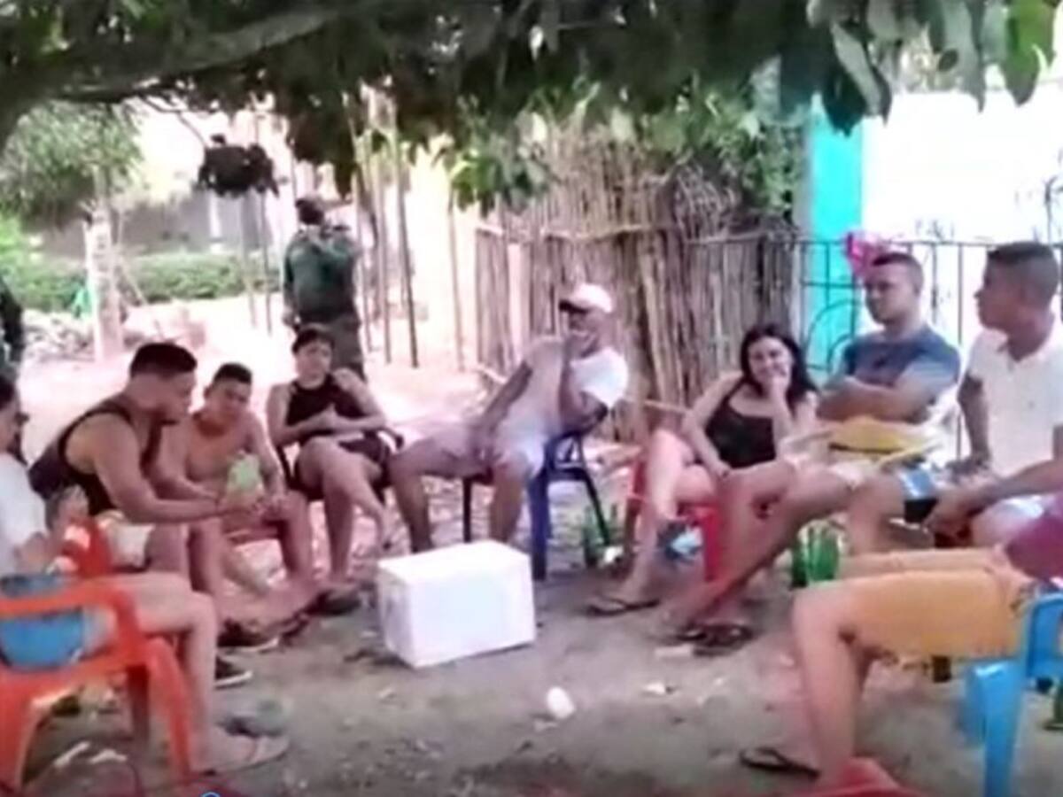 En Mahates - Bolívar, violan el aislamiento tomando cerveza