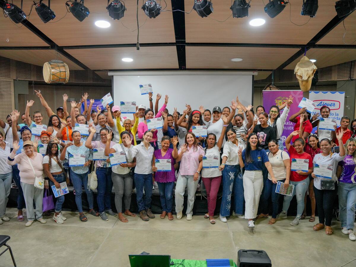 Mujeres de bolivarenses se capacitaron en instalación de cubiertas y tejas