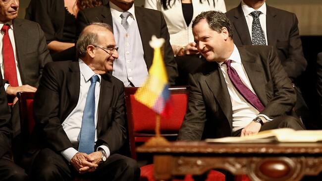 Humberto de la Calle (izq) y Sergio Jaramillo (der), Alto Comisionado para la Paz. Foto: Colprensa - Juan Páez