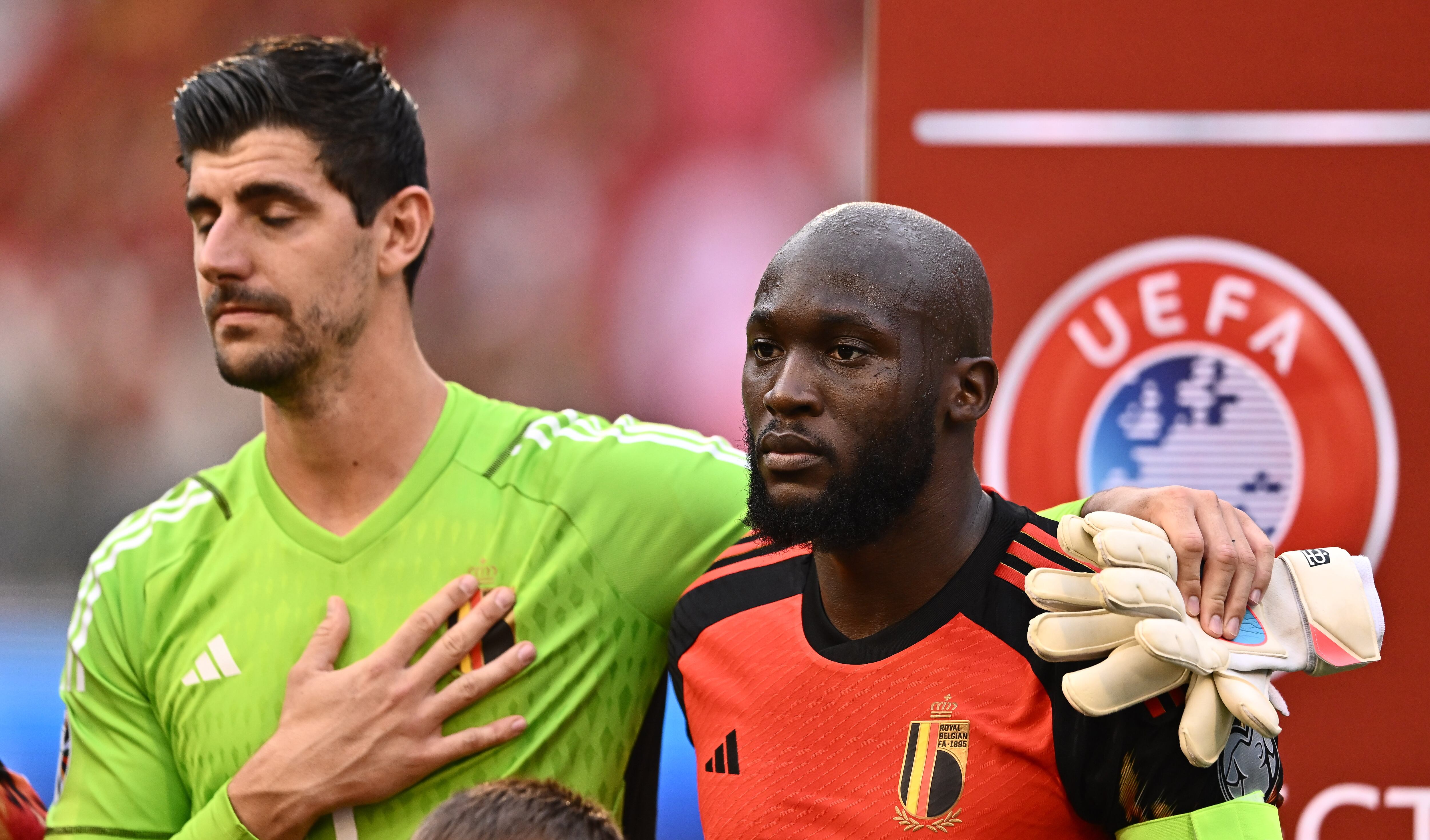 Thibaut Courtois junto con Romelu Lukaku en la Selección de Bélgica. (Photo by Sebastian Frej/MB Media/Getty Images)