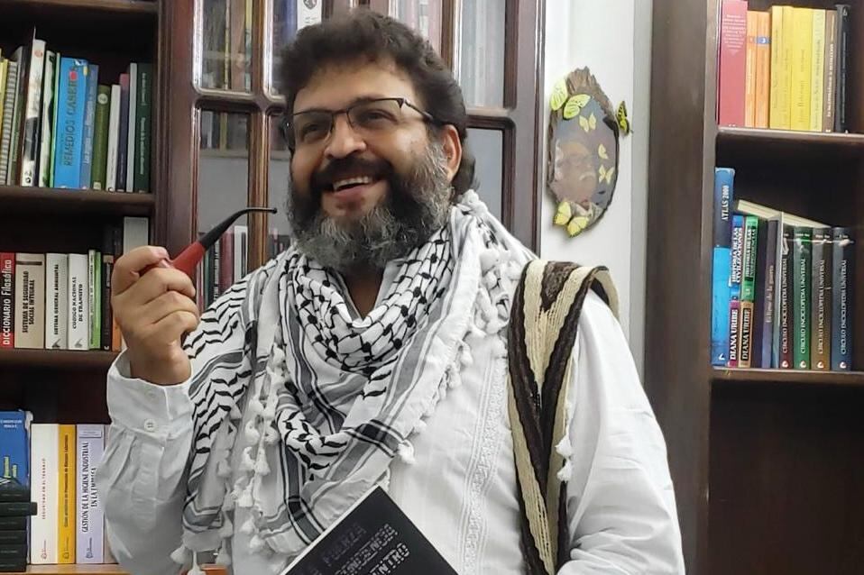 El escritor Pablo Oviedo presenta “A orillas del del caribe”